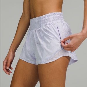 Lululemon Hotty Hot High Rise 2.5 inch in Gravel Dust/ pastel blue-size 4